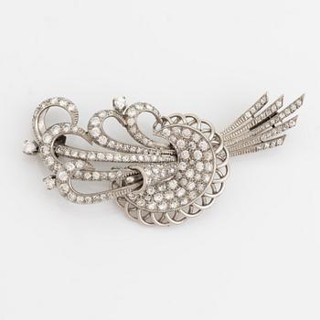 Platinum and brilliant cut diamond brooch. Ca 1930-40's.