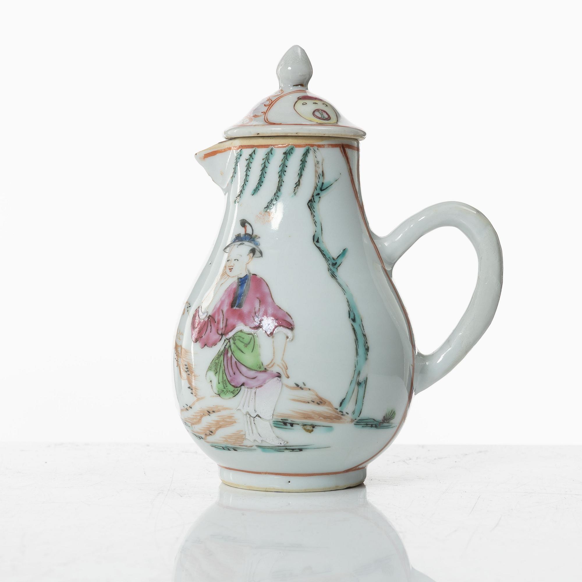 A group of three Chinese famille rose porcelain ewers and two dishes, Qing dynasty, Qianlong (1736-95).