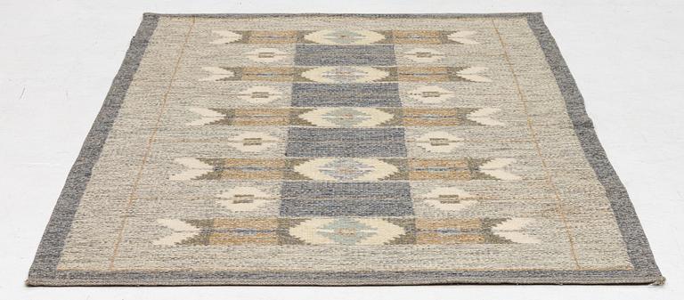 Ingegerd Silow, rug, flat weave, signed IS, approx. 200 x 134 cm.
