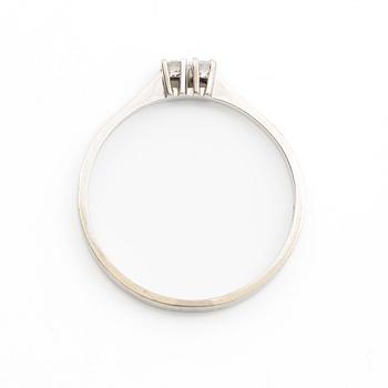 18K white gold ring with two brilliant-cut diamonds.
