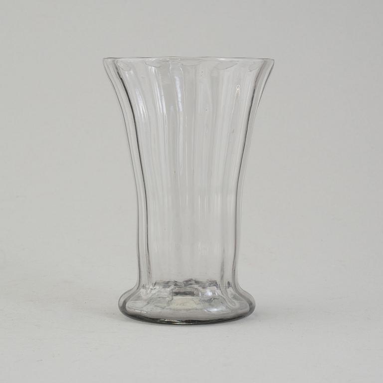 BÄGARE och FLASKA, glas, möjligen 1700-tal.