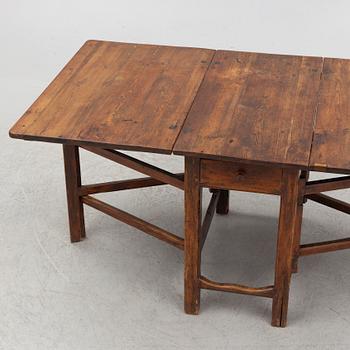 A gate leg table, 19th century.