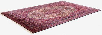 A semi-antique silk Kashan carpet, central Persia (Iran), c. 318,5 x 213,5 cm.
