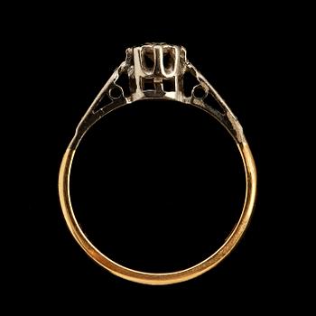 RINGAR, 2 st, 18k guld med diamanter, tot 0.25 ct. Vikt 6 g.