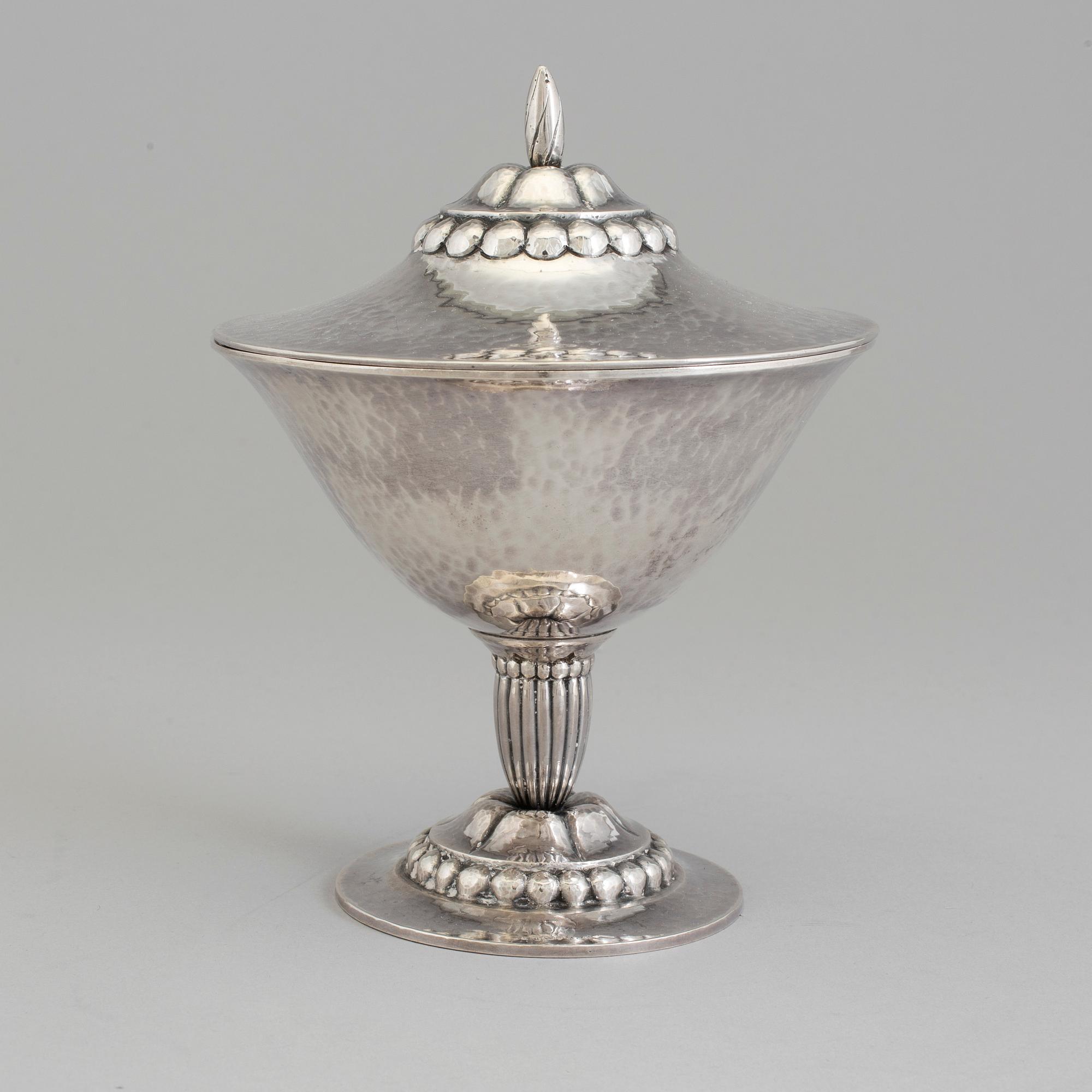 A Swedish Art Nouveau silver lidded bowl on stand, maker's mark CF Carlman, Stockholm, 1919.