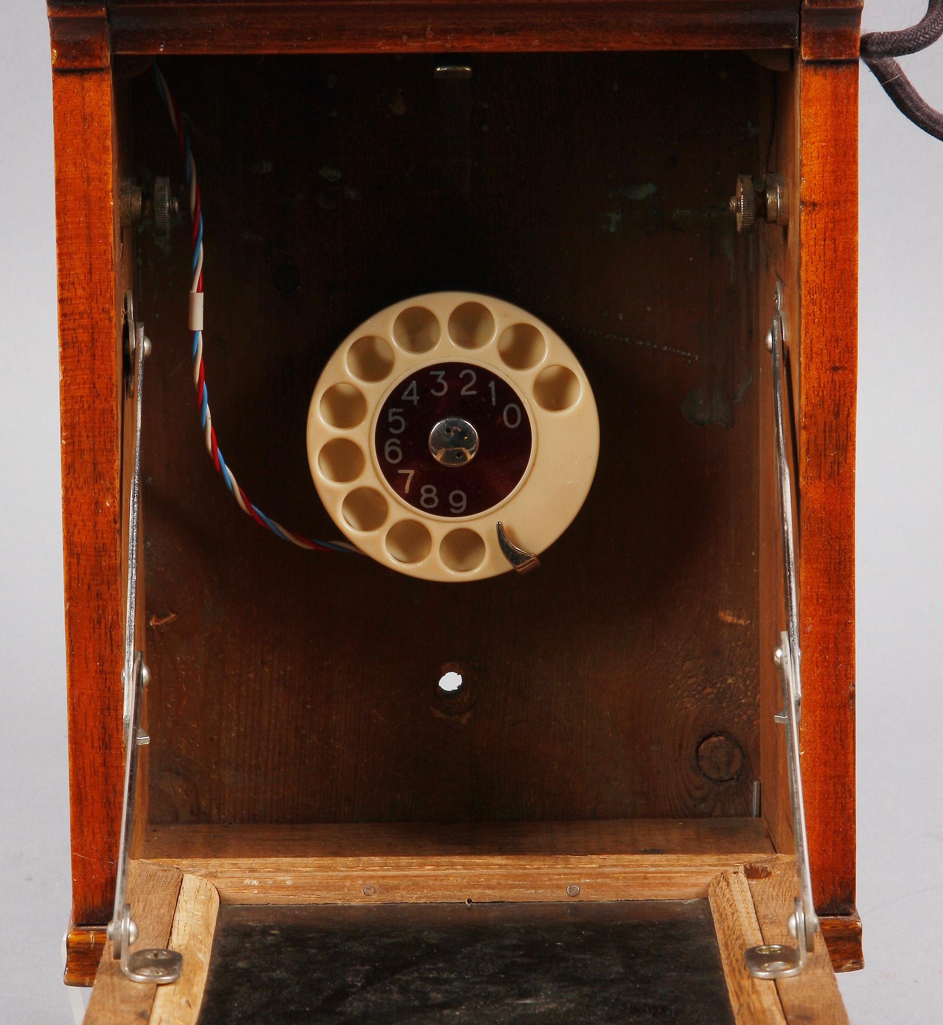 VÄGGTELEFON, 1900-talets början.