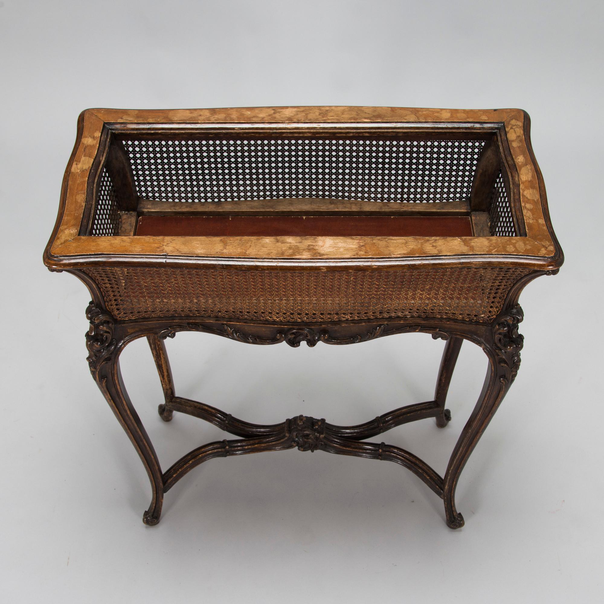 A late 19th-century plant stand.