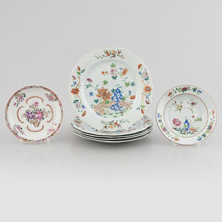 A set of five famille rose dishes, and two small dishes, Qing dynasty, Qianlong (1736-95).
