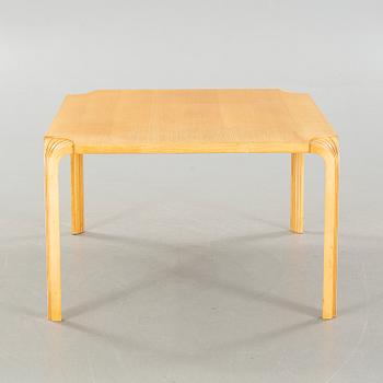 ALVAR AALTO, bord, modell "MX800B", Artek, 1900-talets andra hälft.