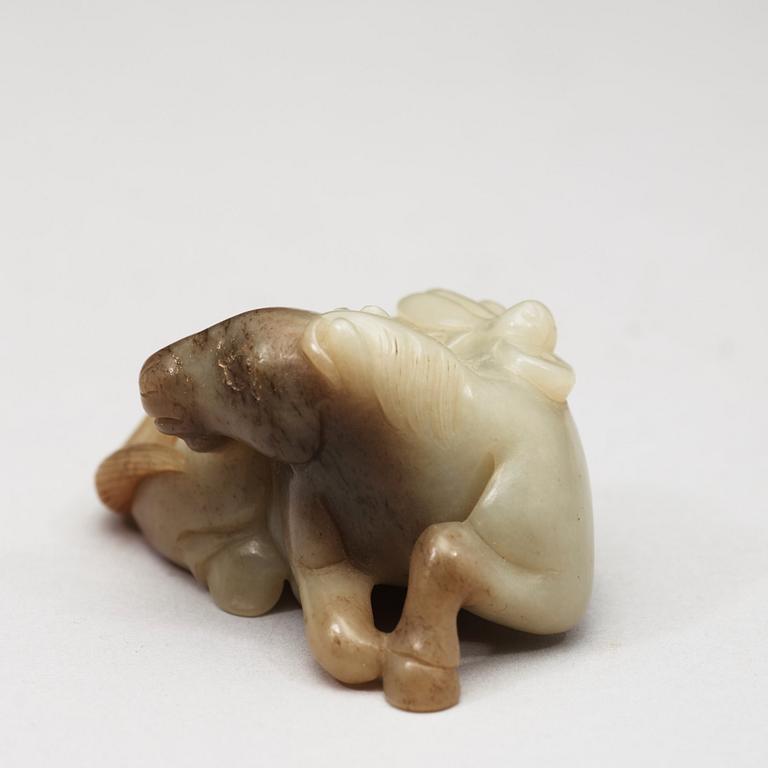 A nephrite figure of a recumbent horse, Qing dynasty (1644-1912).