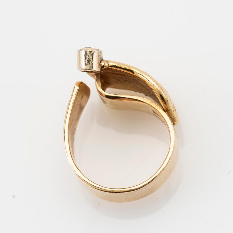 Elon Arenhill, ring, 18k gold with diamond.