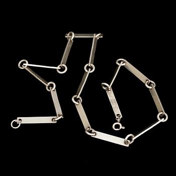 COLLIER, 2 st. Silver. Danmark, samt Sverige. 1900-talets andra hälft. Vikt tot 50 g.