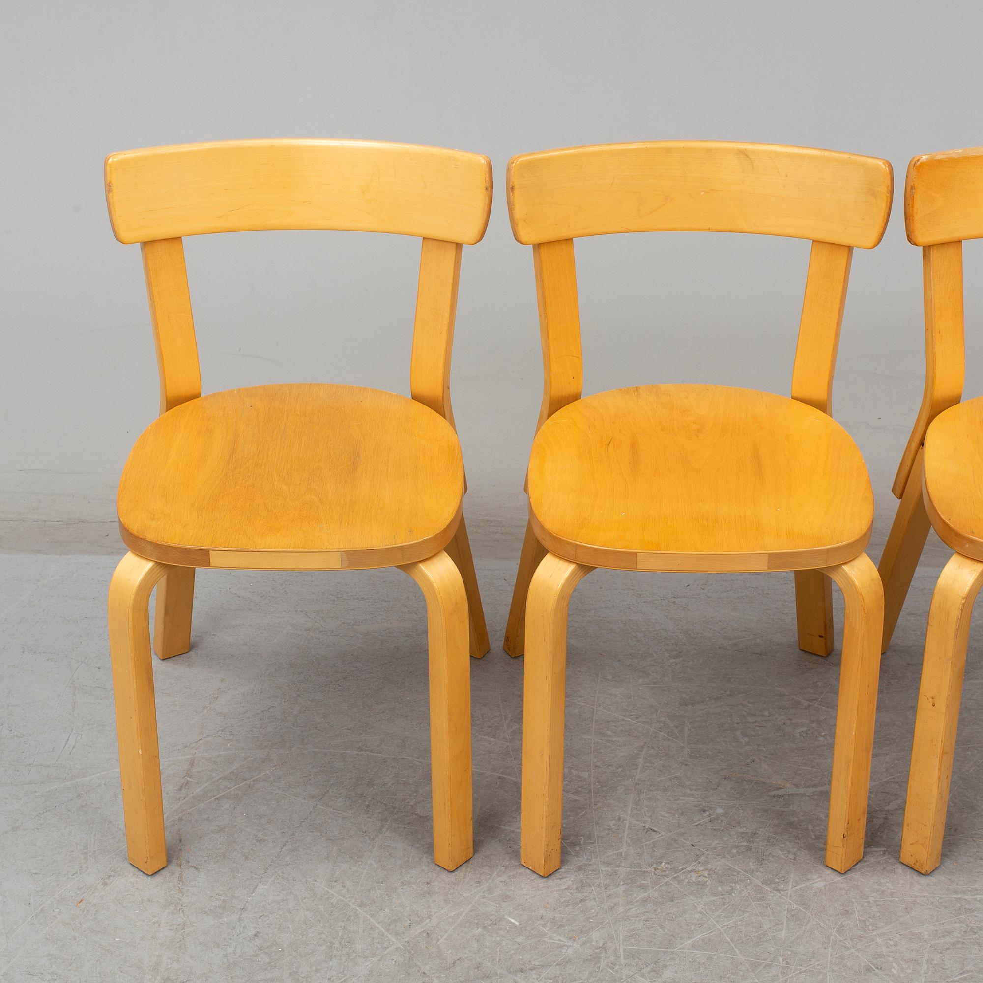 ALVAR AALTO, a table with four model 69 chairs, Artek.