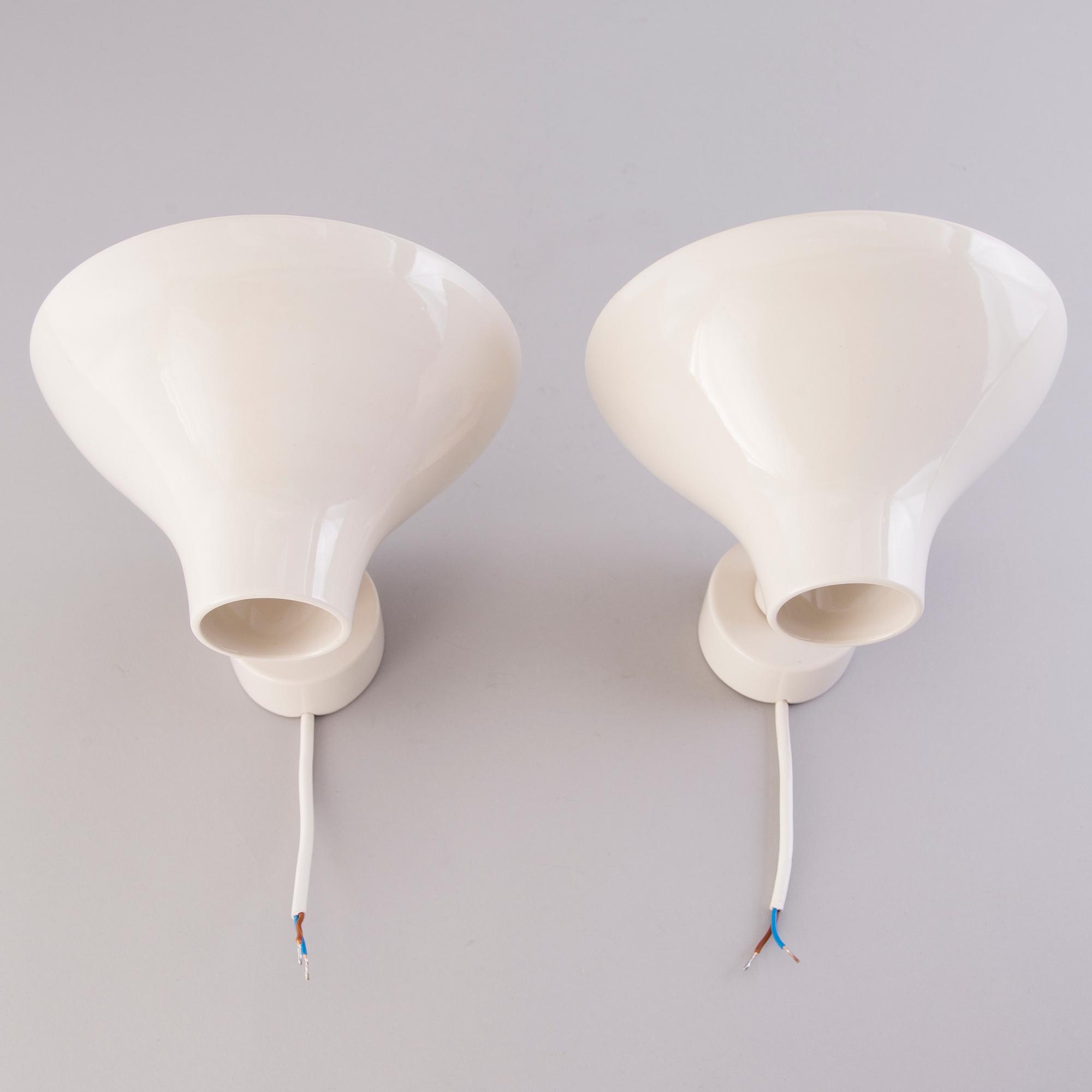 JUKKA KORPIHETE, vägglampor, ett par, tillverkare Byrolights, 2006.