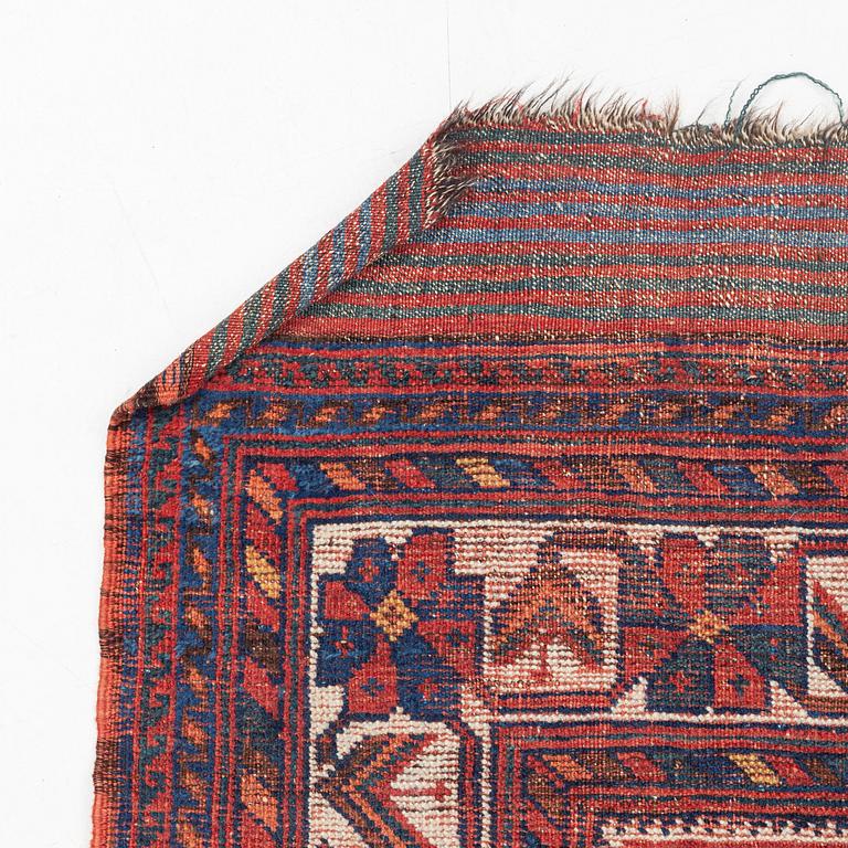A Kashgai Shiraz carpet, c. 270 x 155 cm.