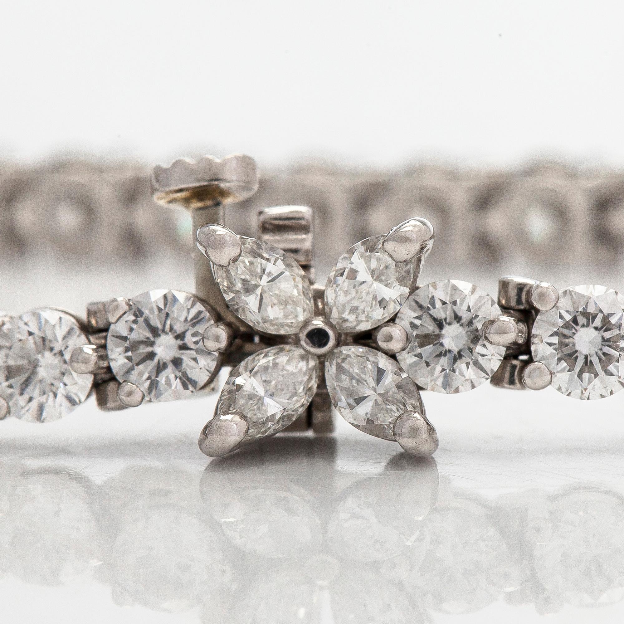 Tiffany & Co, "Victoria" tennisrannekoru, platinaa sekä briljantti- ja marquisehiottuja timantteja.