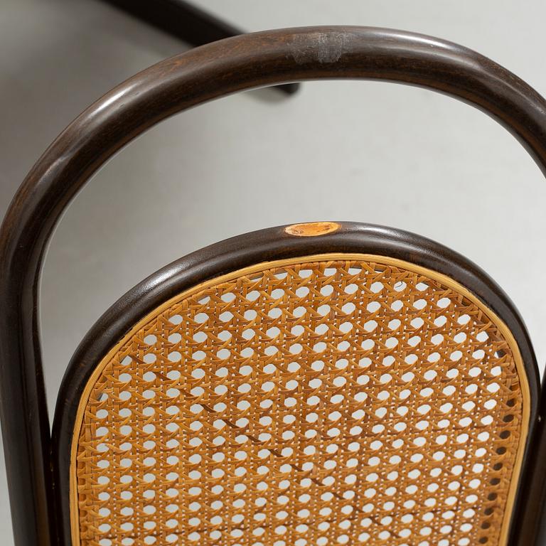 A diningroom furniture set of 7 pieces by Thonet from the second half of the 20th century.