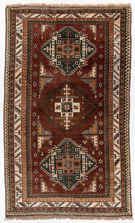 Carpet, Kazak style, approx. 270 x 165 cm.