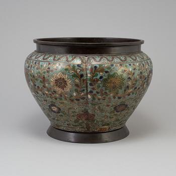 A japanese jardiniere, cloisonné, early 20th century.