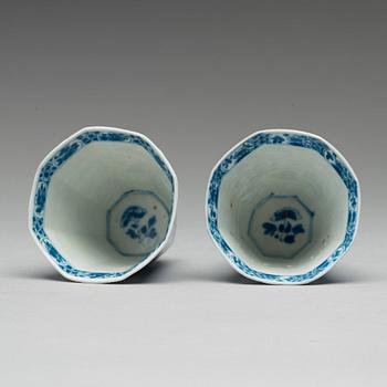 A pair of blue and white cups with stands, Qing dynasty, Kangxi (1662-1722).