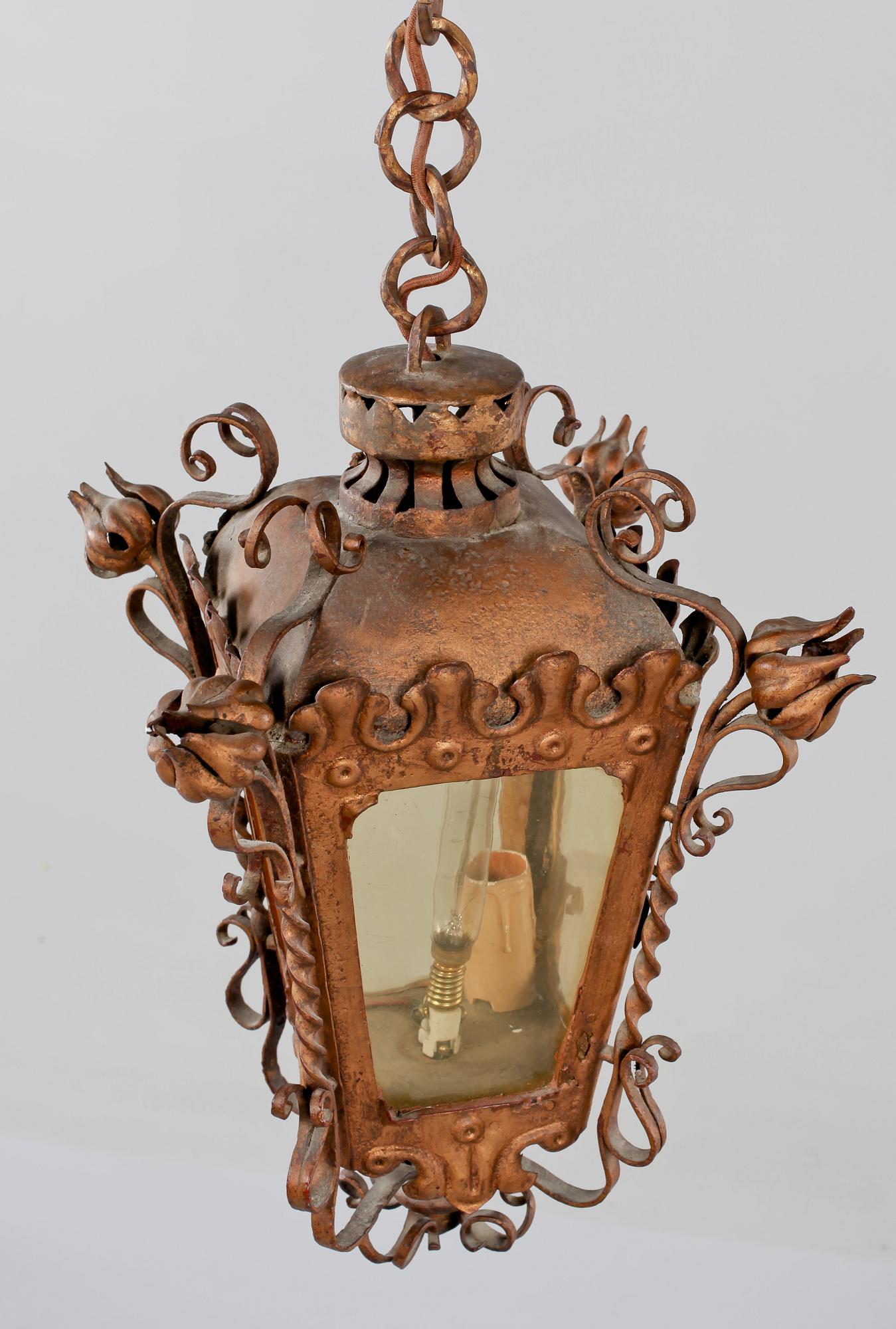 LYKTA, 1900-talets första hälft. Höjd 40 cm.