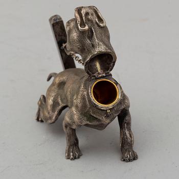 An ink stand and a money box from around 1900.