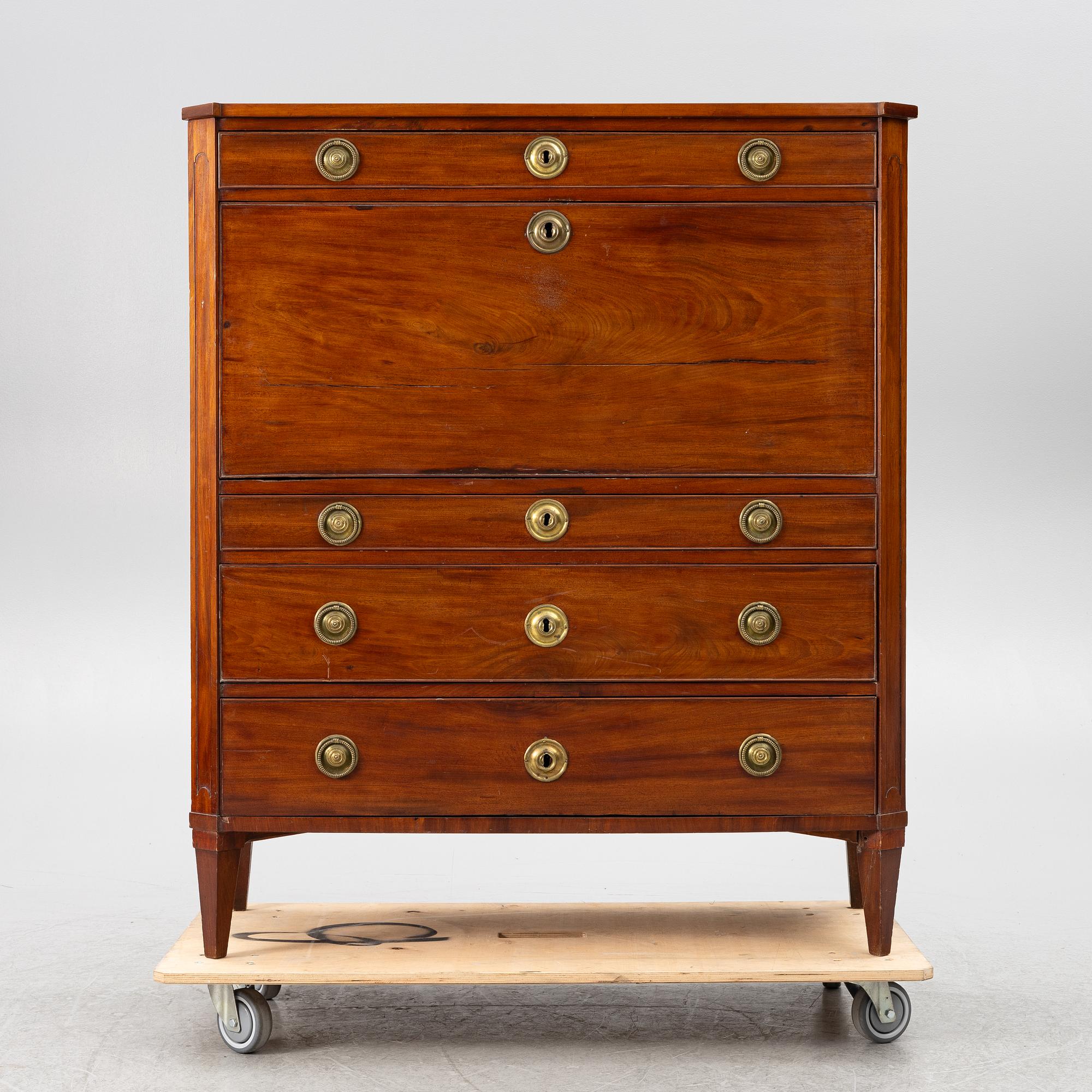 A late Gustavian chiffonier, circa 1800.