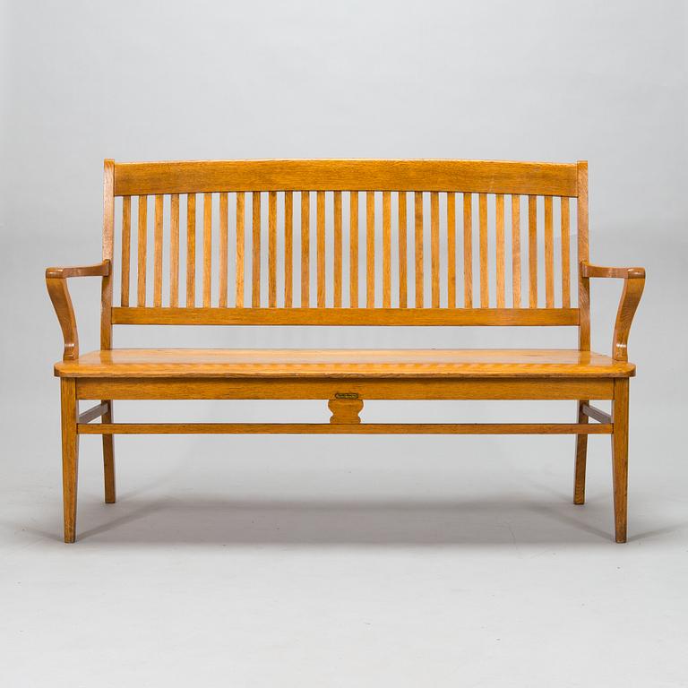 An early 20th century sofa for Billnäs.