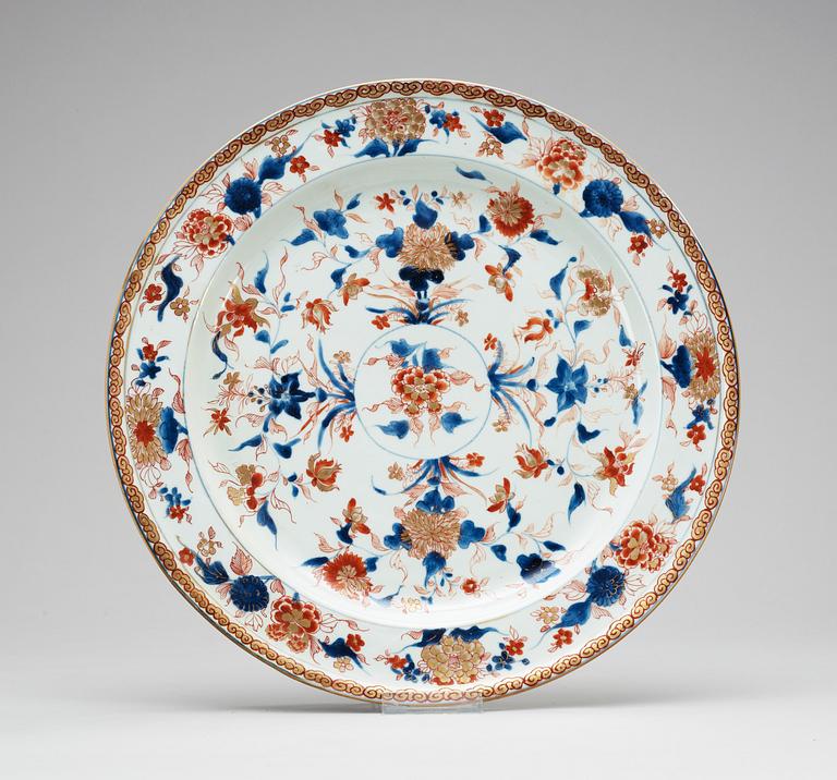 An imari charger, Qing dynasty, Kangxi (1662-1722).