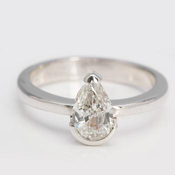 A ca 1.01 ct pear-cut diamond ring.