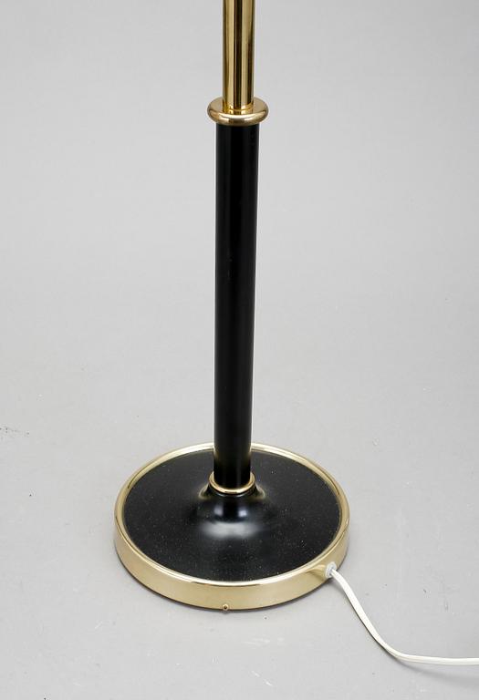 BORDSLAMPA, Josef Frank, Svenskt Tenn, modellnummer 2434. 1900-talets sista kvartal.