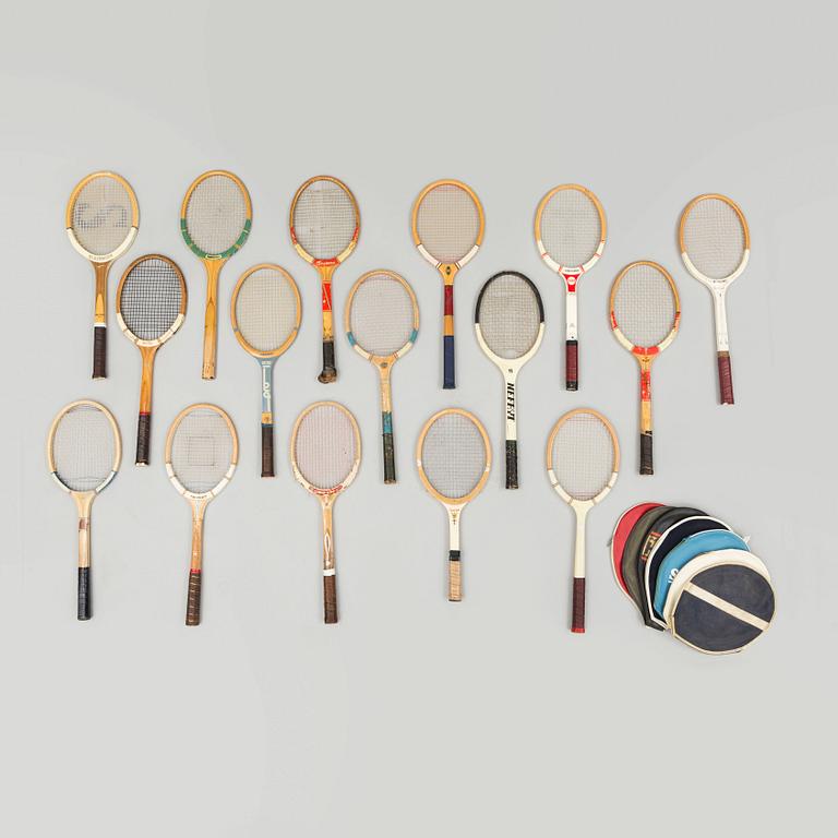 TENNISRACKET, 16 stycken. Mestadels 1970-tal. Några fodral medföljer.