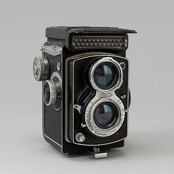 A Japanese 1950´s / 1960´s Yashica LM camera no 113838 with light meter and Yashikor 1:3,5 f=80 mm lens.