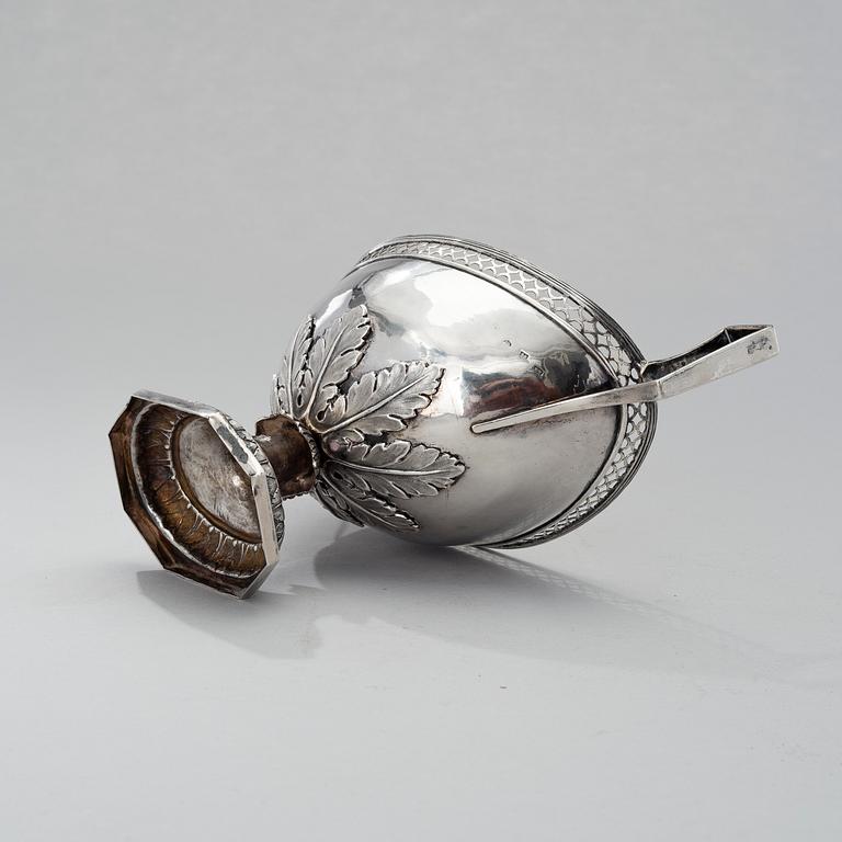 A SUGAR BOWL, silver, Thomas Skotte, St:Petersburg 1770-1814, weight 260 g.