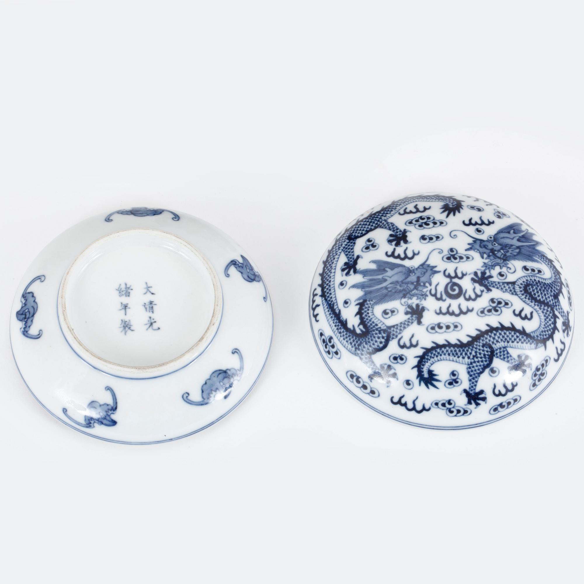 ASK MED LOCK. Porslin, Kina.