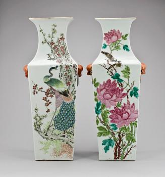 VASER, 2 st, porslin, Kina 1900-talets första hälft.