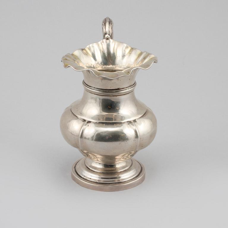 GRÄDDKANNA, silver, Gustaf Möllenborg, Stockholm, 1842, vikt 279 gram.