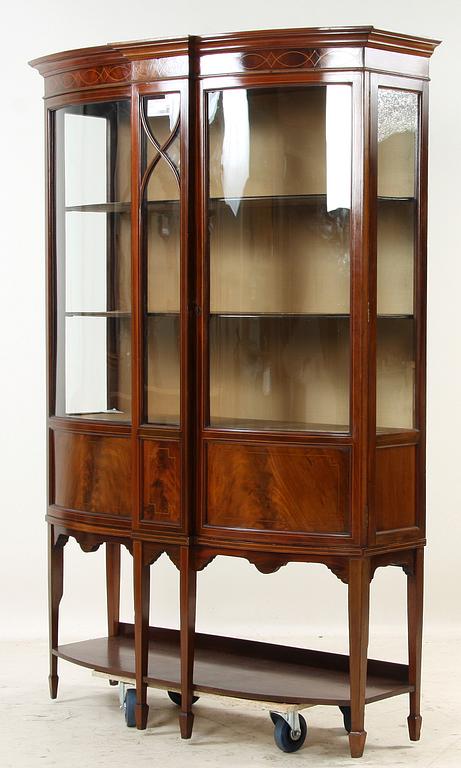 VITRINSKÅP, Engelsk stil, 1900-tal.