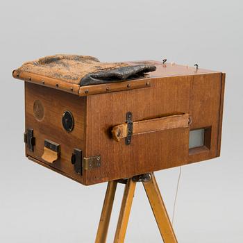 A camera with stand, circa 1900.