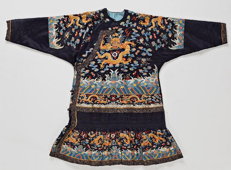 A Chinese robe, embroidered silk. Qing dynasty (1644–1911).