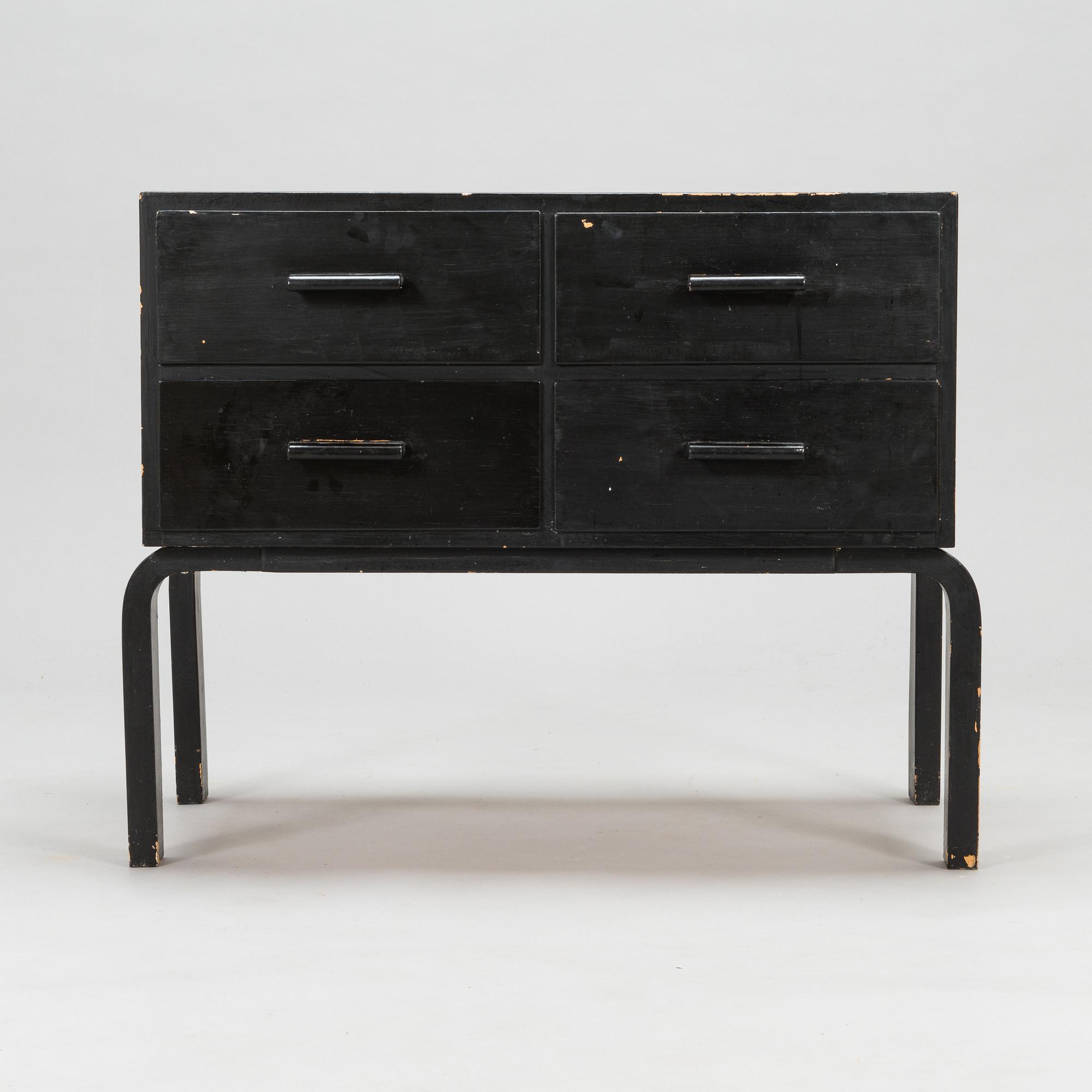 Alvar Aalto, A mid-20th century chest of drawers for O.Y. Huonekalu- ja Rakennustyötehdas AB.