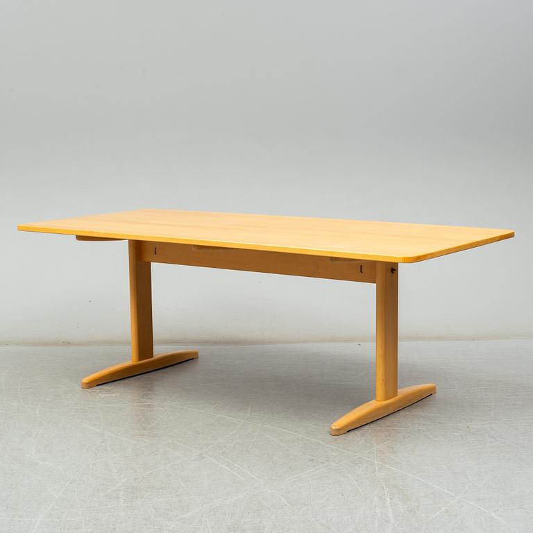 A 'Shaker' dining table by Børge Mogense, C.M Madsen, Denmark.