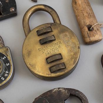A COLLECTION OF ELEVEN DIFFERENT HANGING LOCKS, 19th/20th century.