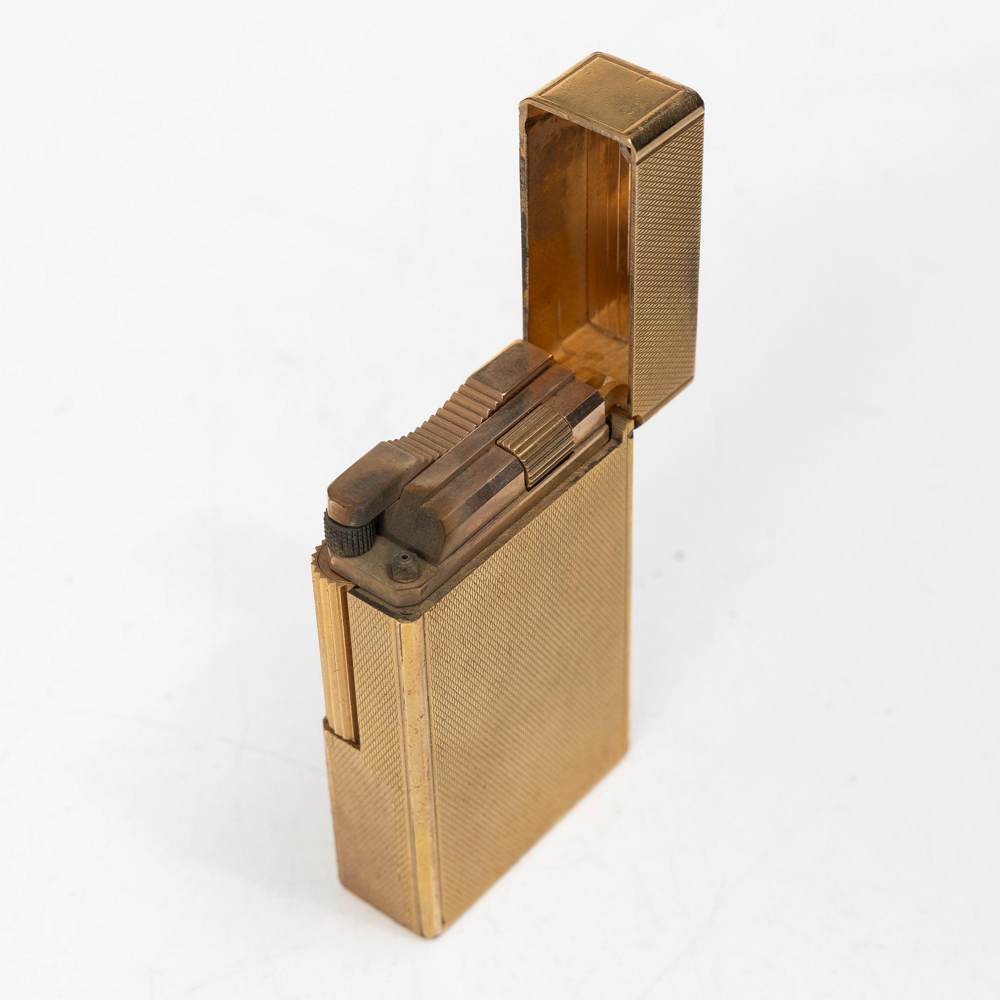 A lighter, Dupont, Paris.