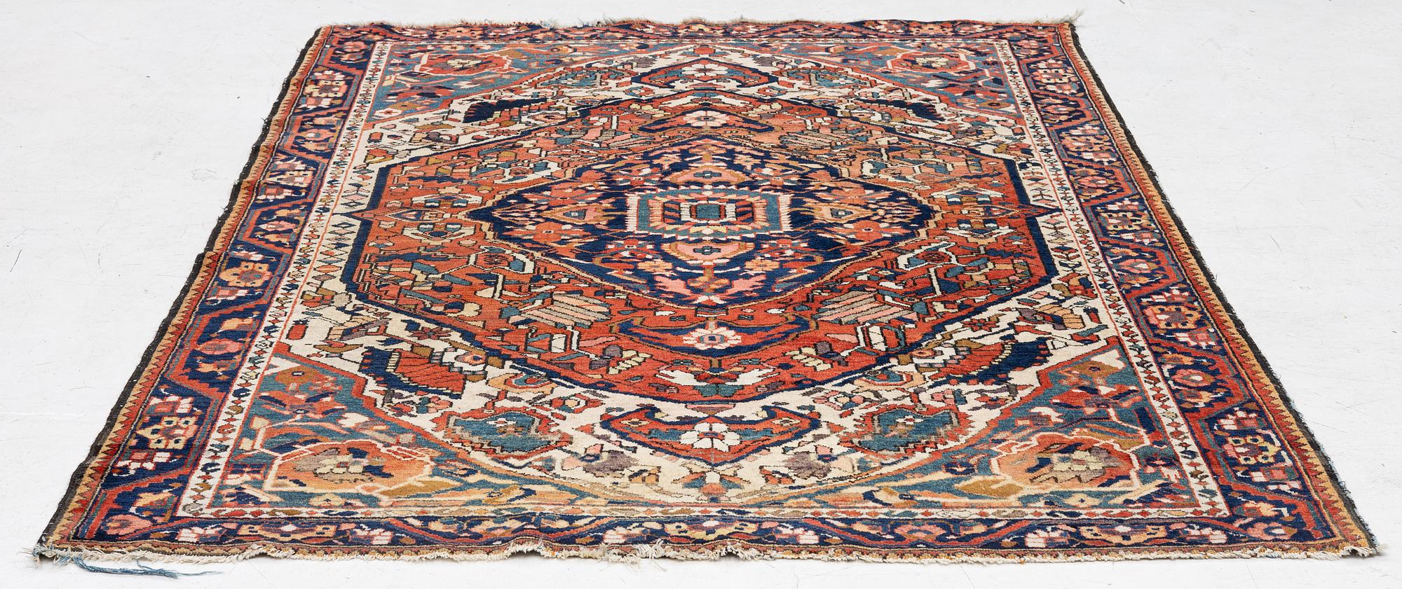 Carpet, semi-antique Chahamahal  Bakhtiari, approx. 220 x 155 cm.