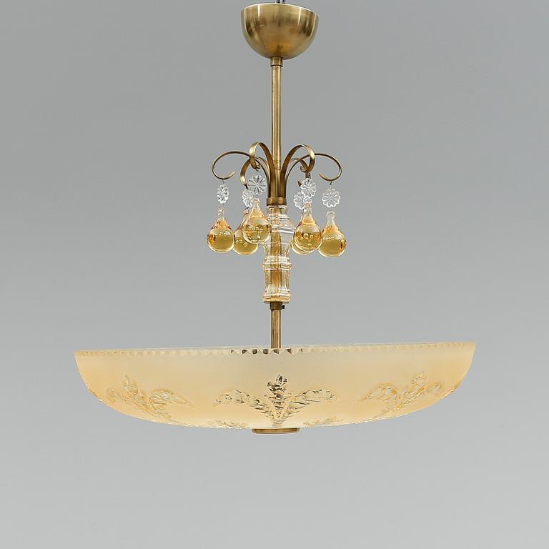 TAKLAMPA, 1900-talets första hälft. Höjd ca 52 cm.