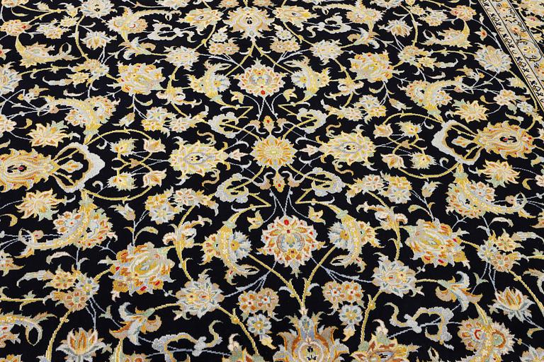 A Kashan carpet, c. 363 x 247 cm.