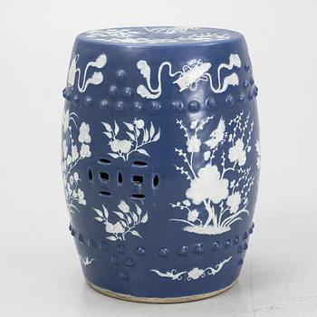 Pall, porslin, Kina, 1900-tal.