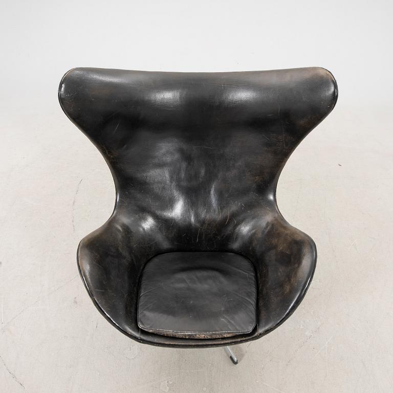 Arne Jacobsen, a leather "Ägget" armchair from Fritz Hansen Denmark later part of the 20th century.