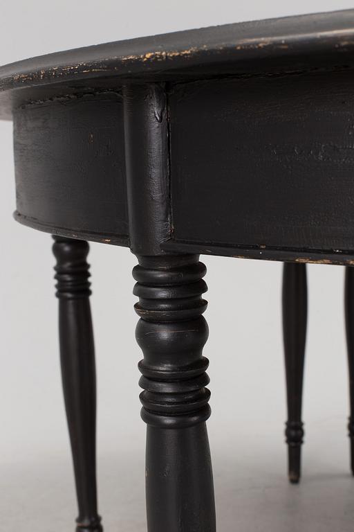 A round dining table, circa 1900.